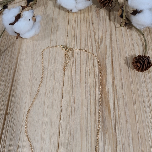 🐬🐬NEW🐬🐬VERY PRETTY!! Dolphin Tail Necklace in GOLD Plating 🐬🐬 - Picture 13 of 14